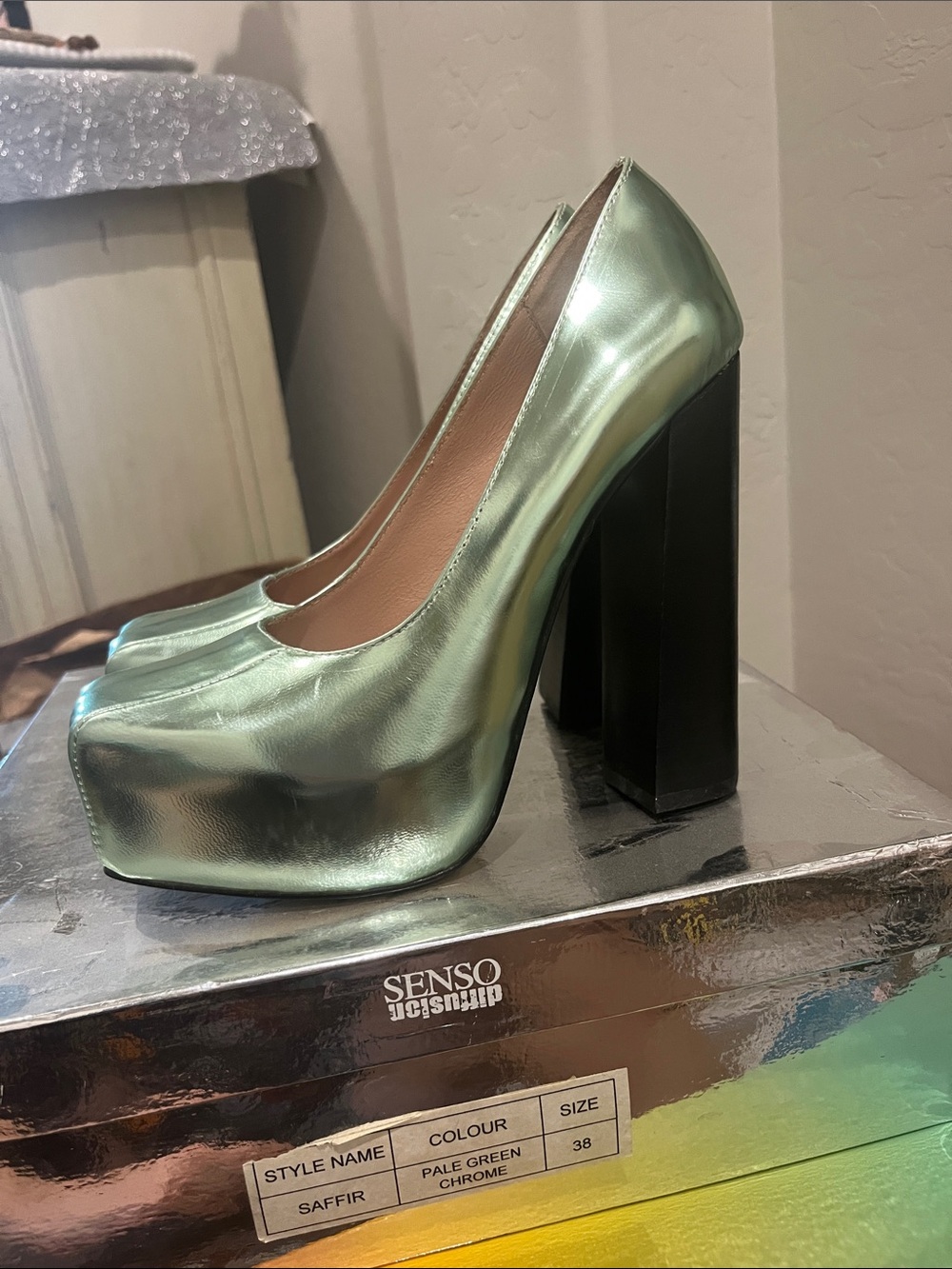 SENSO Metallic Pale Green Chrome Platform Pumps